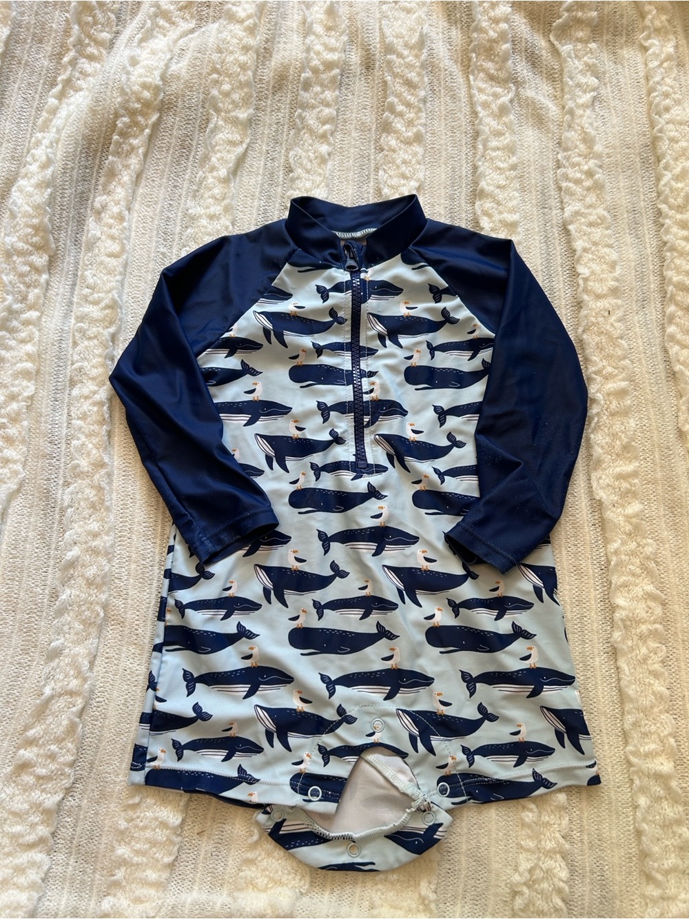 💐 10 for $50  Long-Sleeve Whale Print Rashguard Swimsuit - Navy & Light Blue